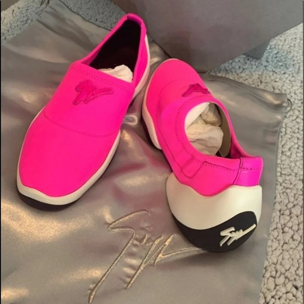 BRAND NEW NEON PINK